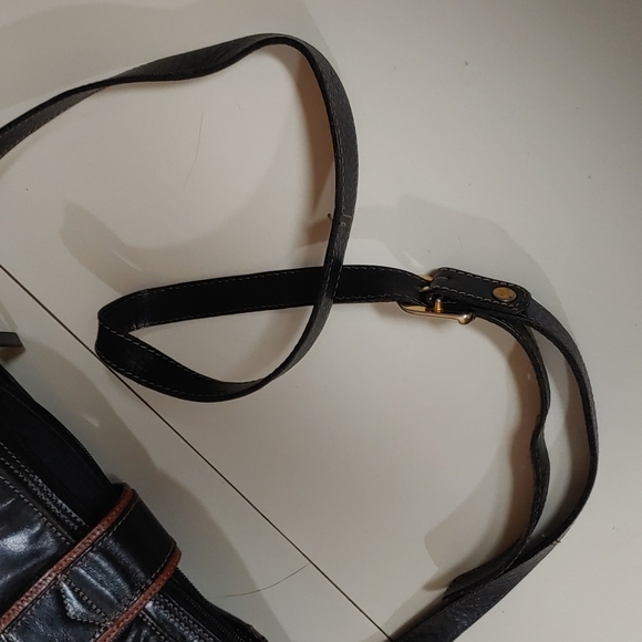 Piero Vintage Leather Crossbody Bag - Picture 9 of 16